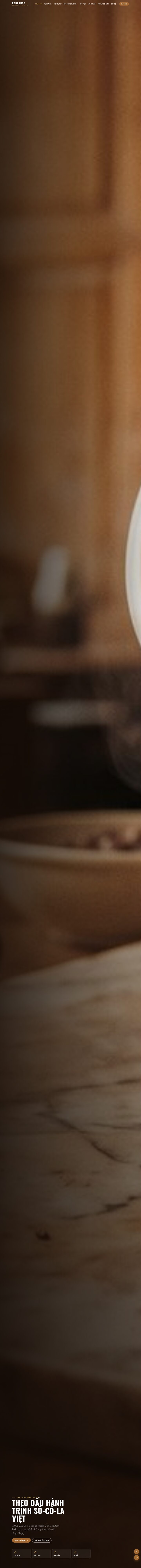 다크 브라운 톤 수제 초콜릿 파티스리 브랜드 홈페이지 풀스크린 히어로 화면